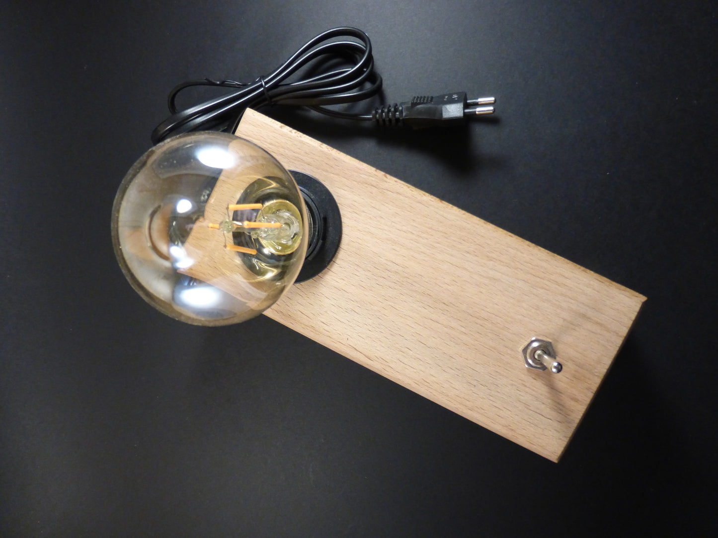 Lampe de table en bois ampoule Edison