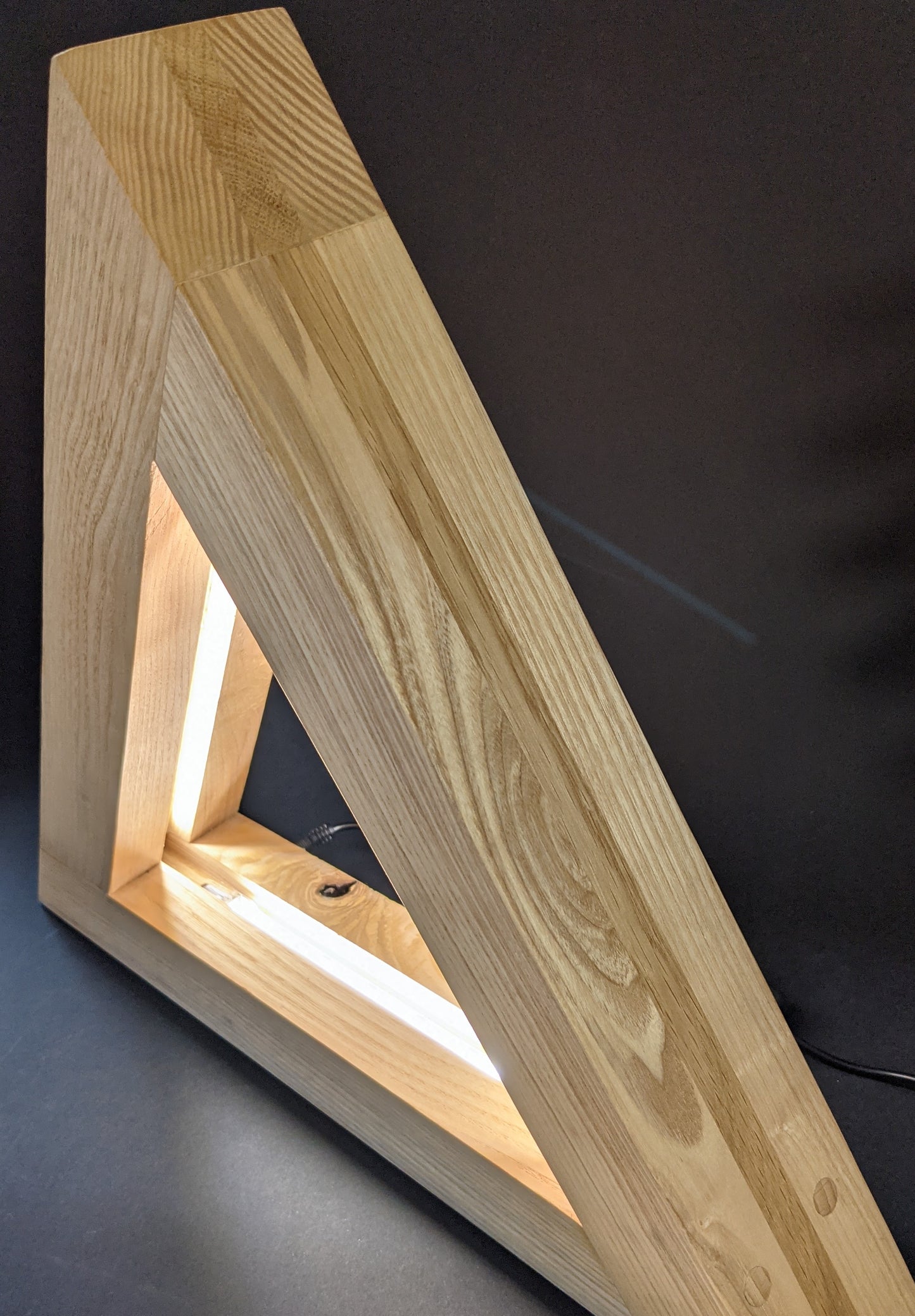 Lampe Triangle en bois avec LED