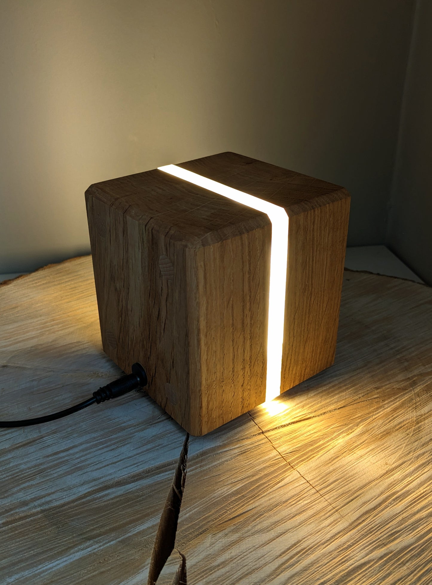 Lampe cube en chêne massif