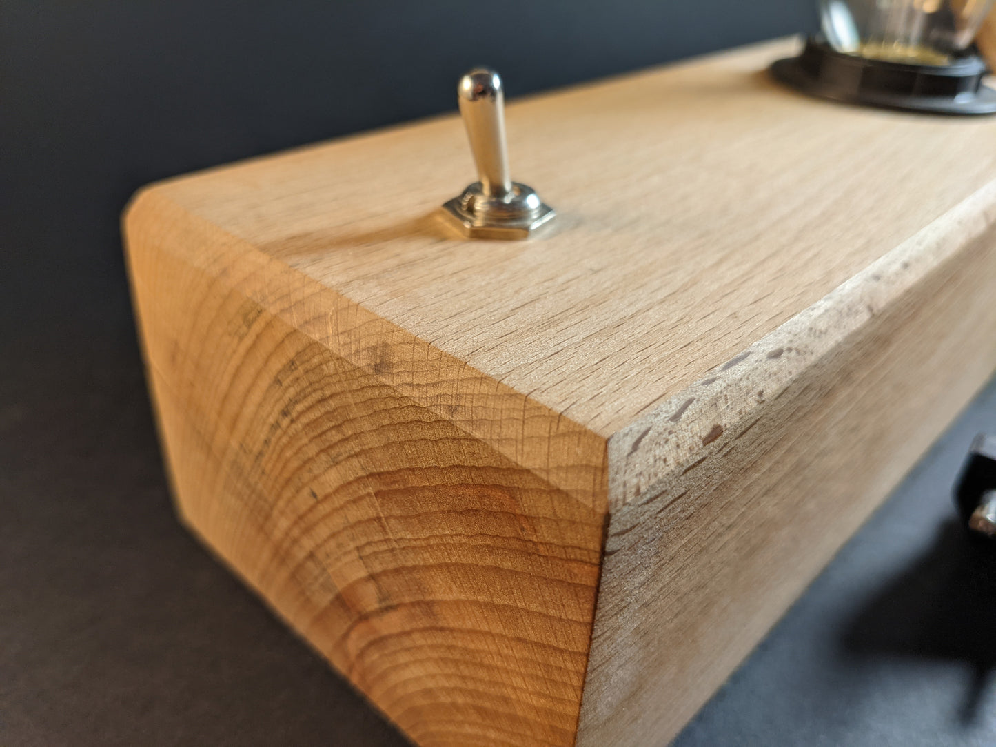 Lampe de table en bois ampoule Edison