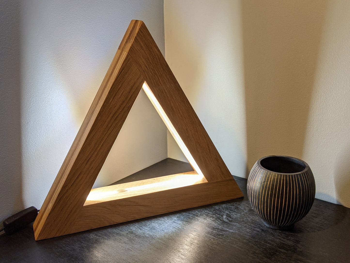 Lampe Triangle en bois avec LED