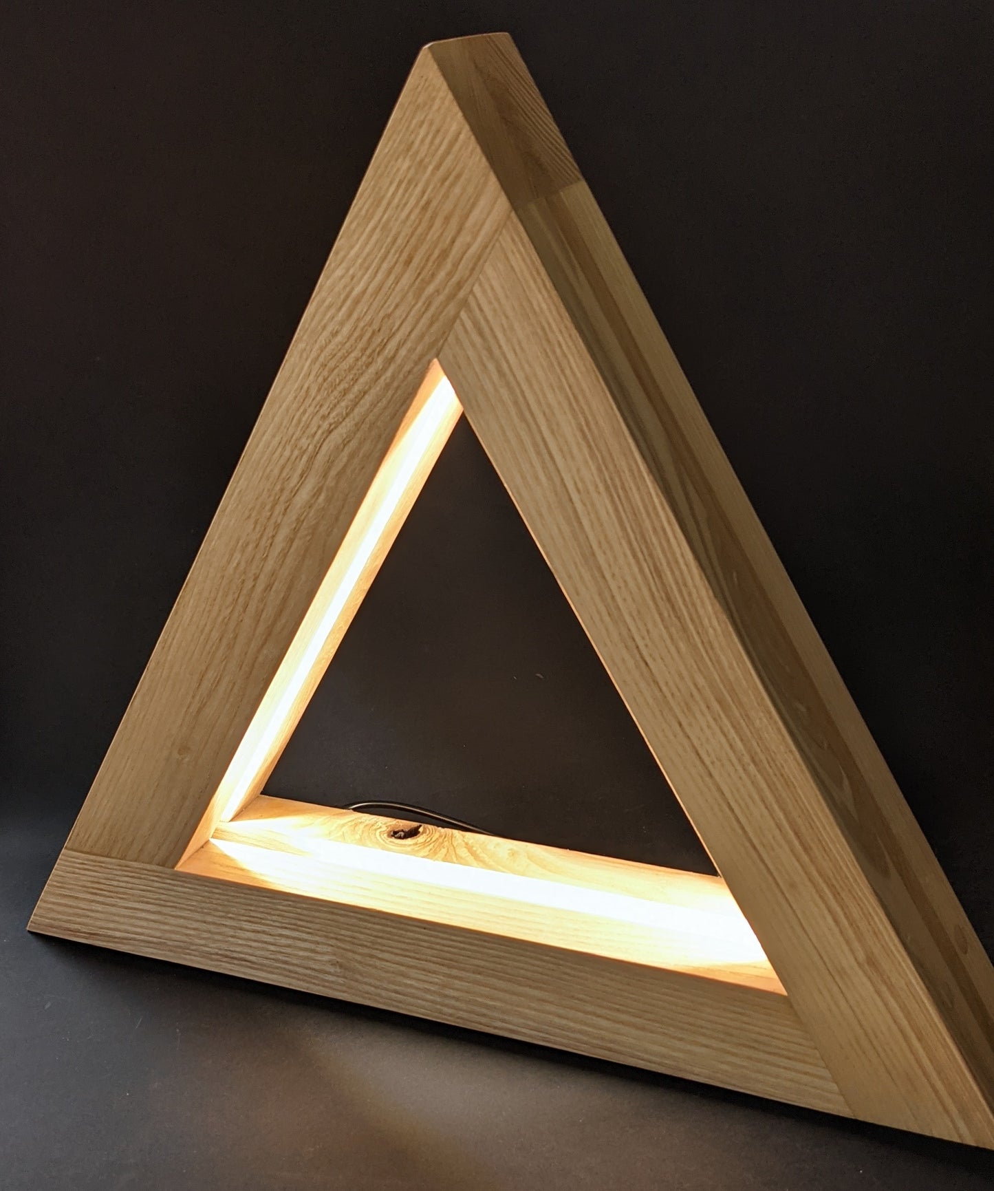 Lampe Triangle en bois avec LED