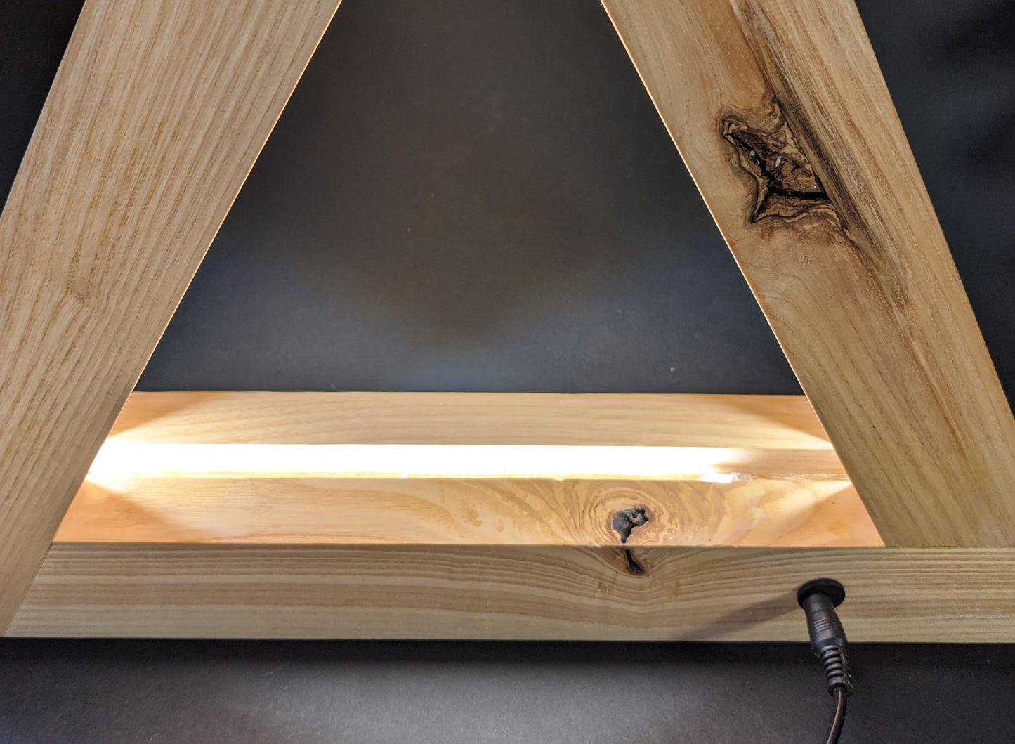 Lampe Triangle en bois avec LED