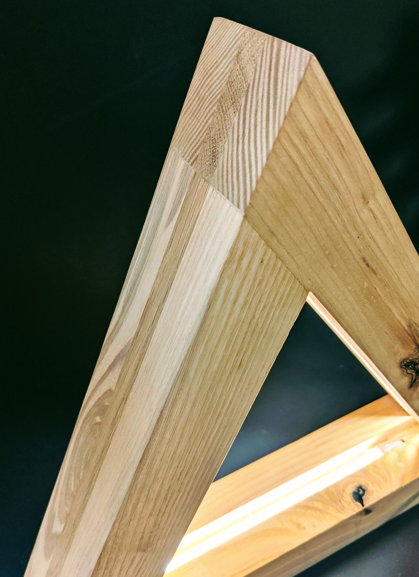 Lampe Triangle en bois avec LED