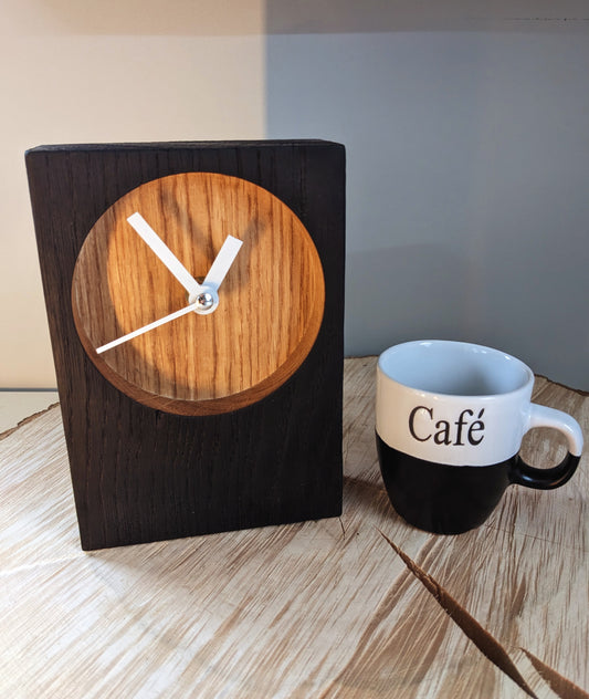 Horloge de table en chêne massif