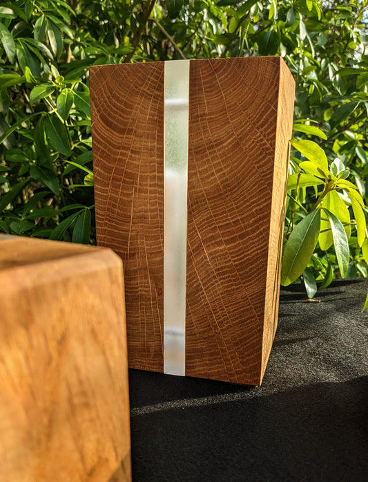 Lampe moderne en chêne massif